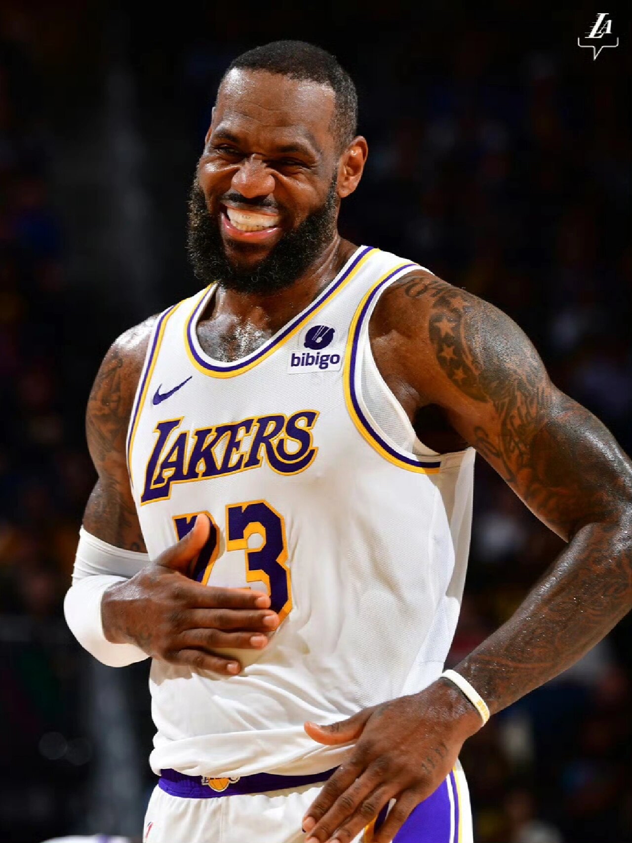 包含今晚尼斯手感冰凉——NBA季后赛节点到来，媒体盛赞，医务组通报恢复的词条